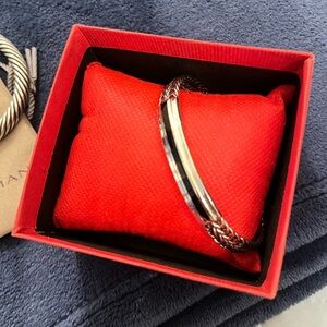 Silver and new unisex and .925 Cable Bracelet 7.5 inches open. Beautiful